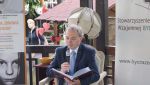 Pierwszym czytającym bajki był burmistrz Cieszyna, Ryszard Macura. /fot. Ox.pl